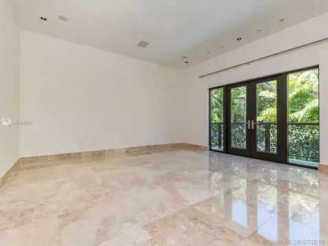 670 Warren Lane Key Biscayne FL 33149