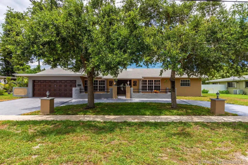 6591 NW 9th Street Plantation FL 33317