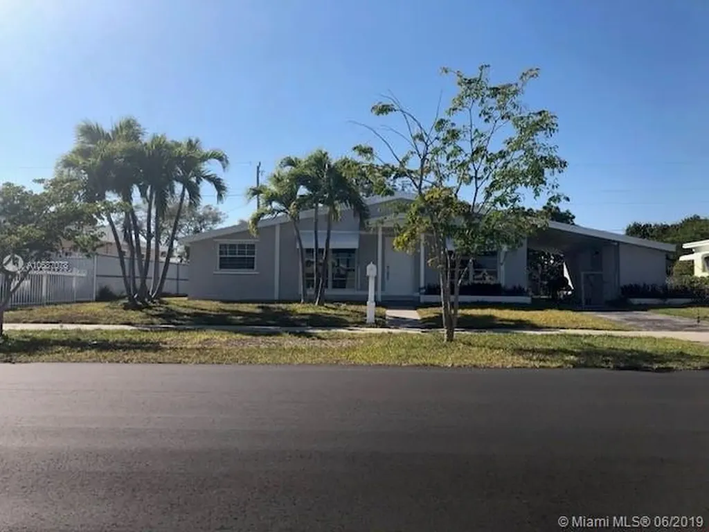 9301 Martinique Drive Cutler Bay FL 33189