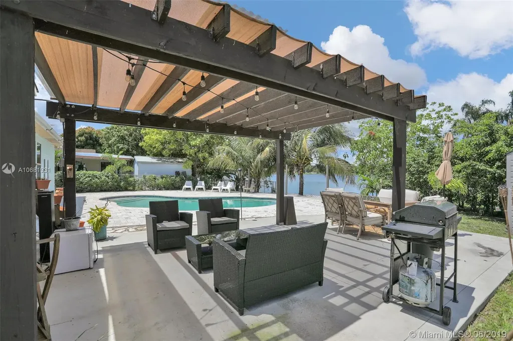 710 NW 86th Avenue Pembroke Pines FL 33024