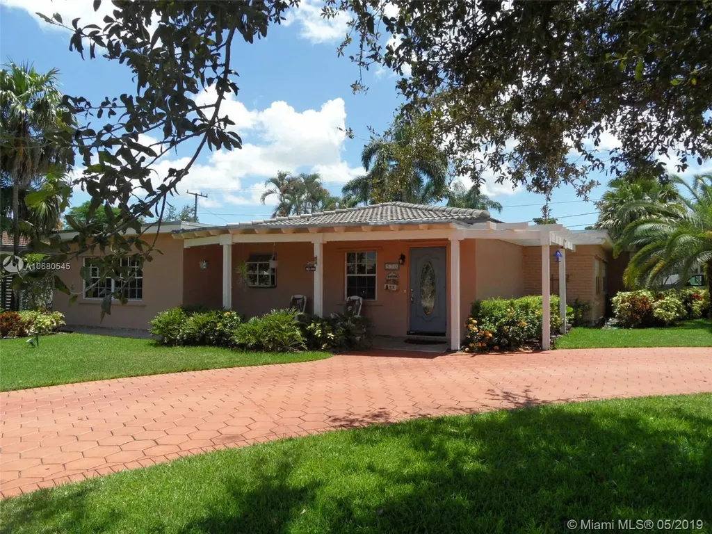 570 Falcon Avenue Miami Springs FL 33166
