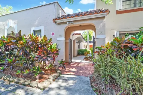 11721 NW 11th Street Pembroke Pines FL 33026