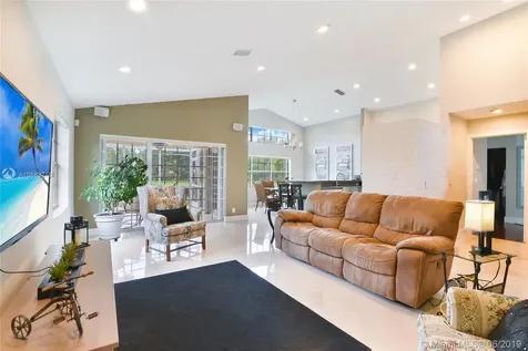 526 Bridgeton Road Weston FL 33326