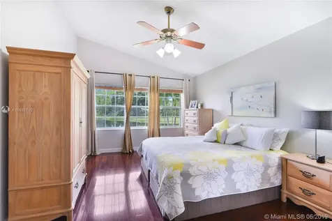 526 Bridgeton Road Weston FL 33326