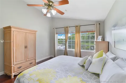 526 Bridgeton Road Weston FL 33326