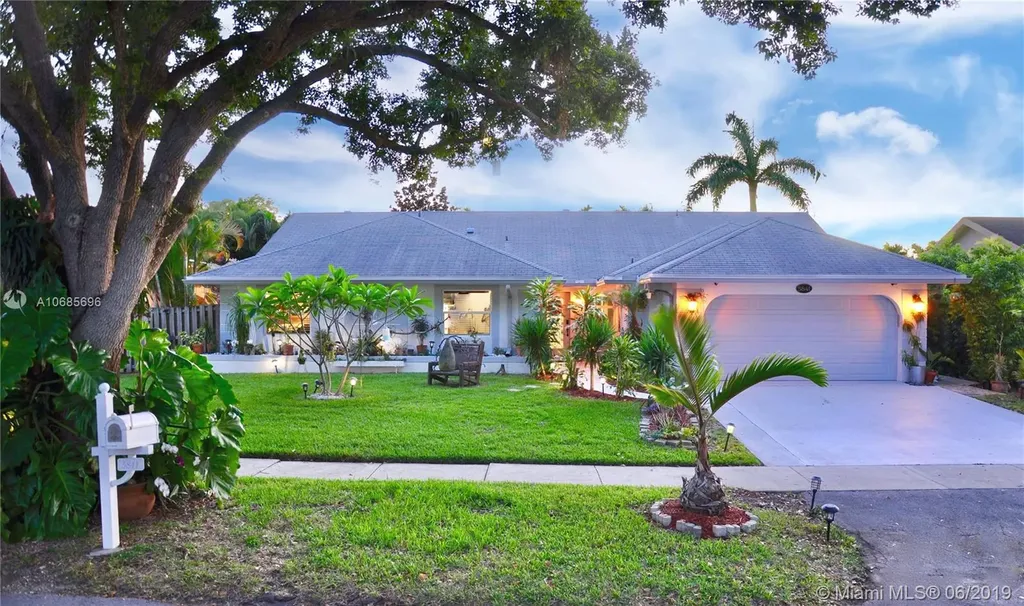 5841 SW 117th Avenue Cooper City FL 33330