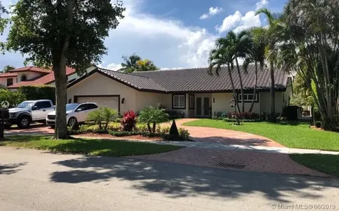 8527 Glencairn Terrace Miami Lakes FL 33016