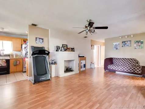 1431 N 71st Avenue Hollywood FL 33024
