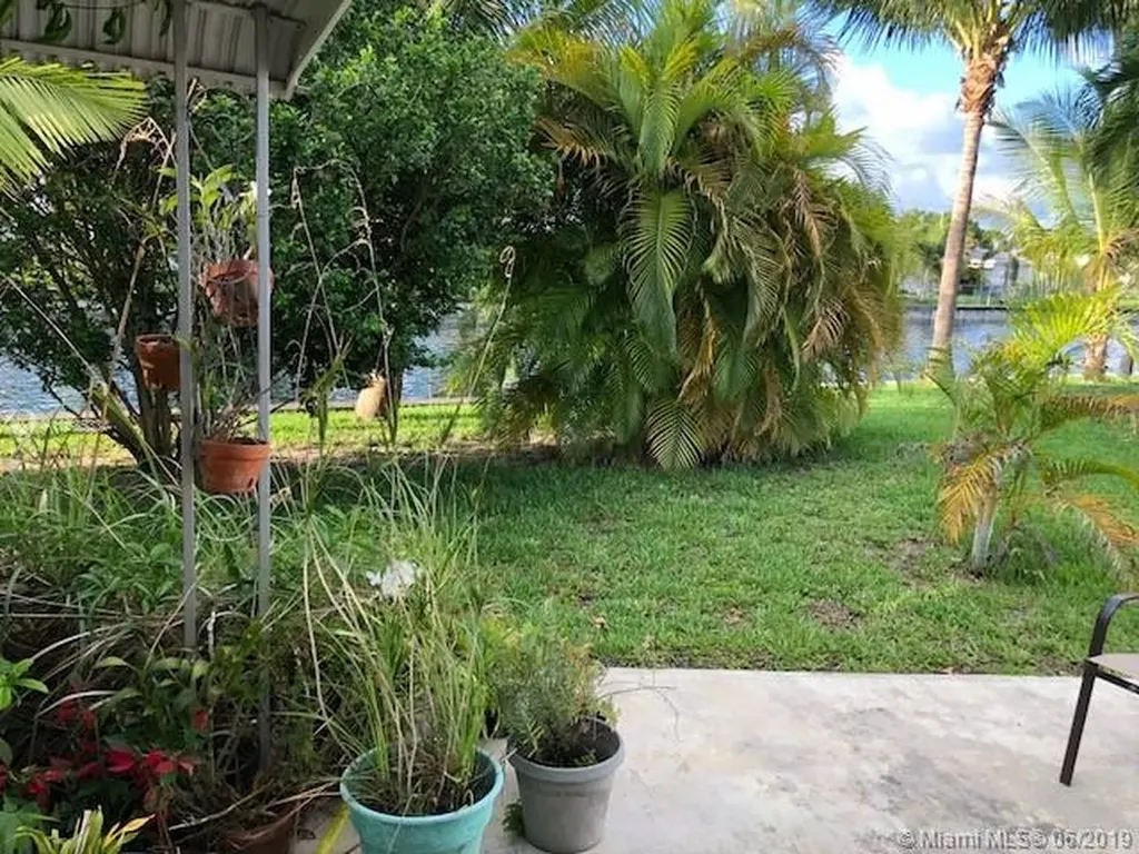 9417 NW 70th Place Tamarac FL 33321