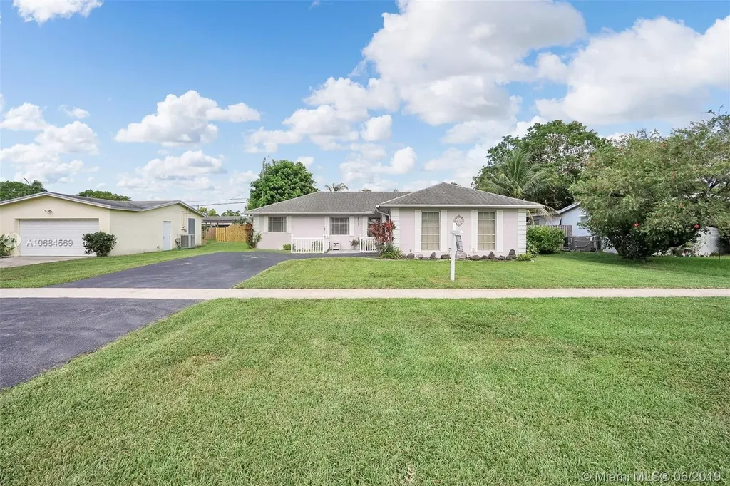 4917 SW 90th Avenue Cooper City FL 33328