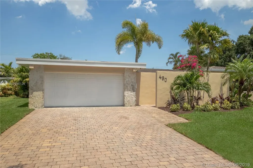 490 SW 55th Terrace Plantation FL 33317