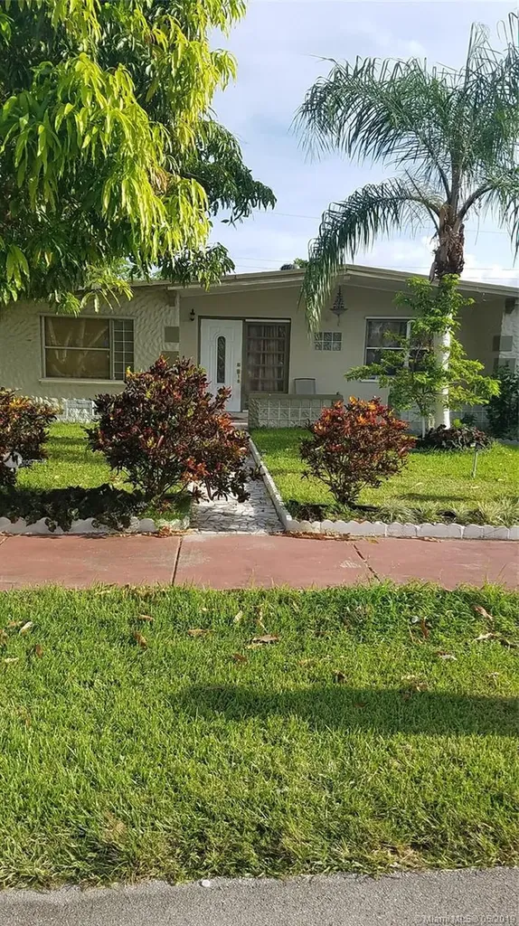 280 NE 45th Street Deerfield Beach FL 33064