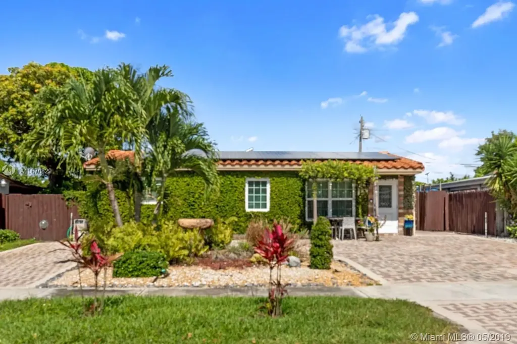 1310 N 70th Way Hollywood FL 33024