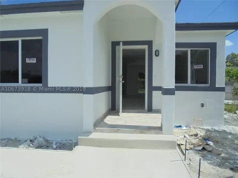 5733 SW 39th Street West Park FL 33023