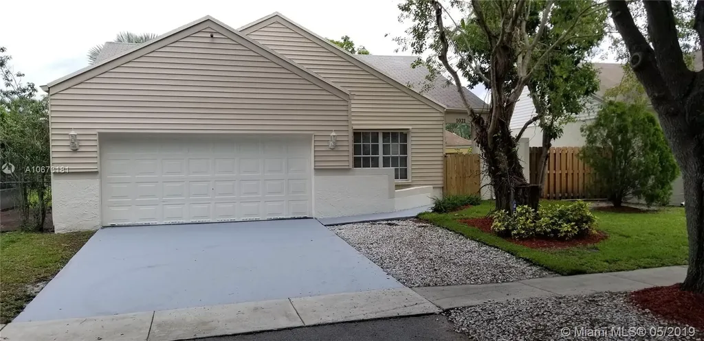 1021 SW 85th Terrace Pembroke Pines FL 33025