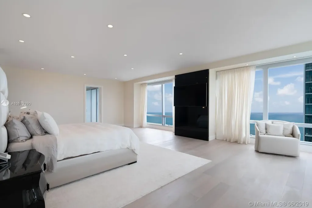 1425 Brickell Avenue Miami FL 33131