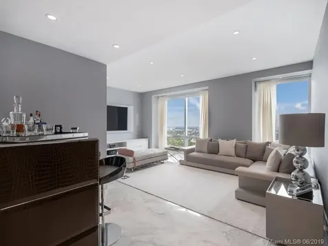 1425 Brickell Avenue Miami FL 33131