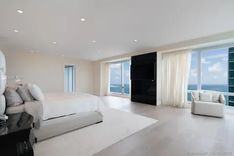 1425 Brickell Avenue Miami FL 33131