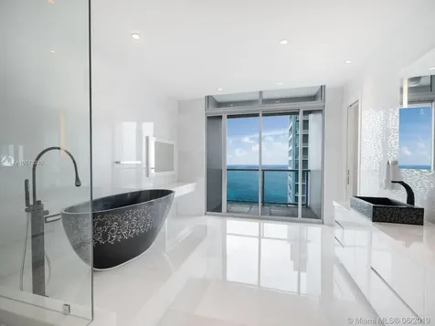 1425 Brickell Avenue Miami FL 33131