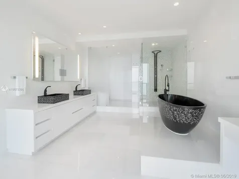 1425 Brickell Avenue Miami FL 33131
