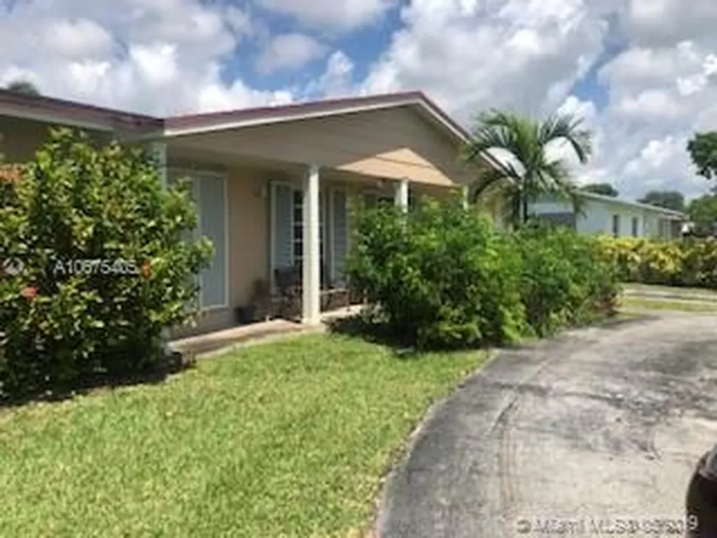 17902 SW 89th Court Palmetto Bay FL 33157