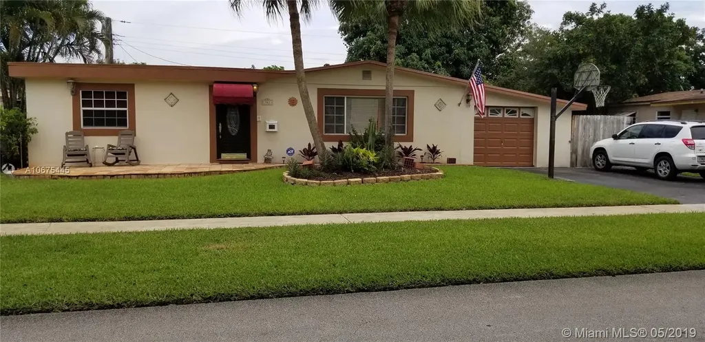 341 N 70th Way Hollywood FL 33024
