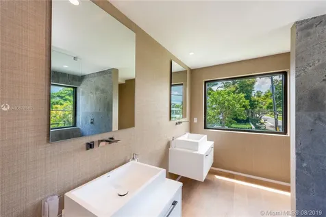 38 S Hibiscus Drive Miami Beach FL 33139