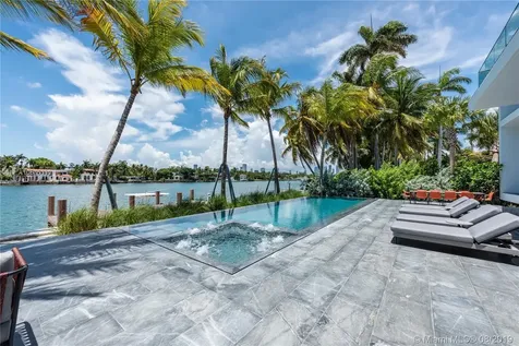 38 S Hibiscus Drive Miami Beach FL 33139