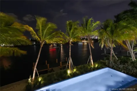 38 S Hibiscus Drive Miami Beach FL 33139