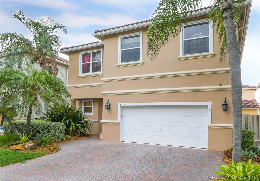 1075 Papaya Street Hollywood FL 33019