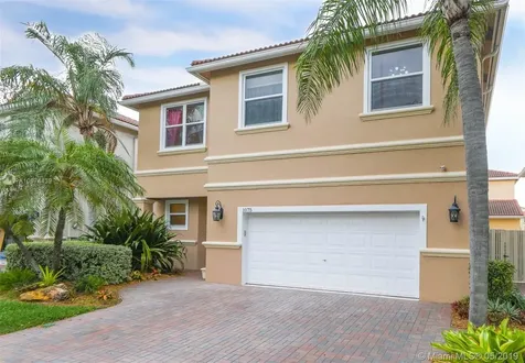 1075 Papaya Street Hollywood FL 33019