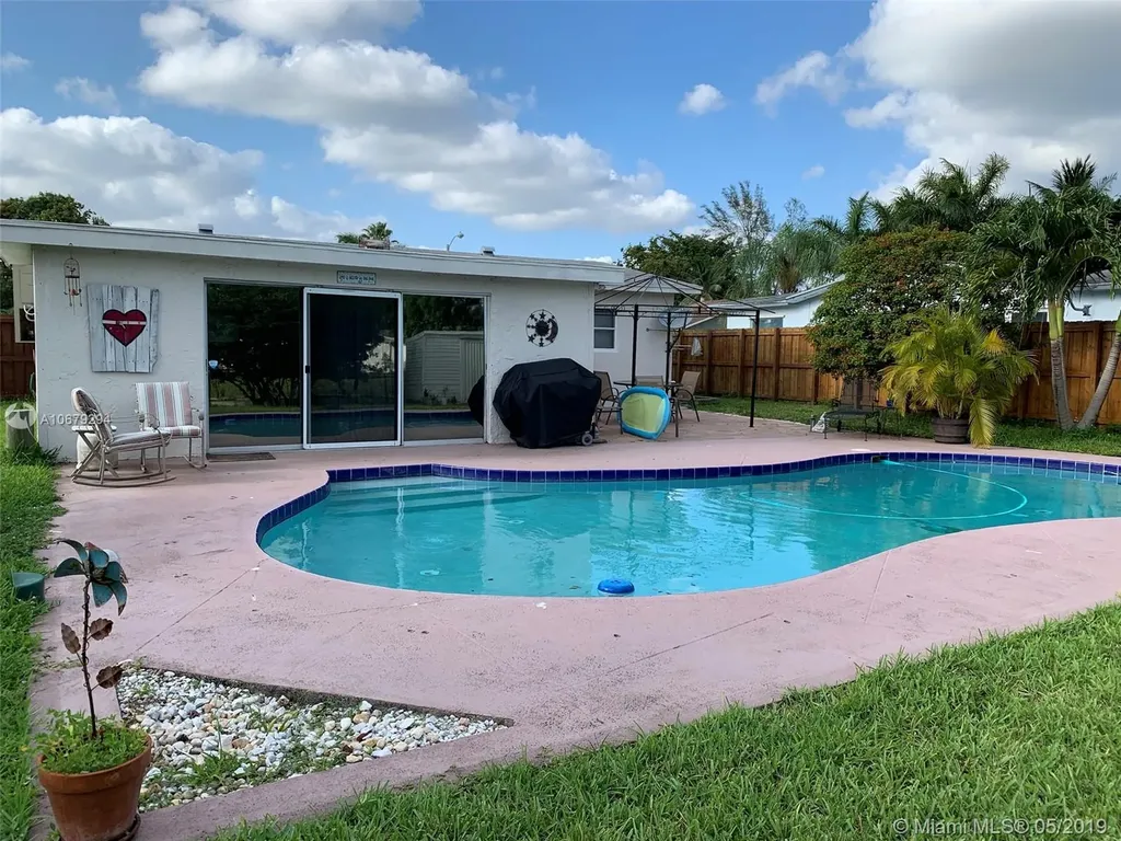 6602 SW 7th Place North Lauderdale FL 33068