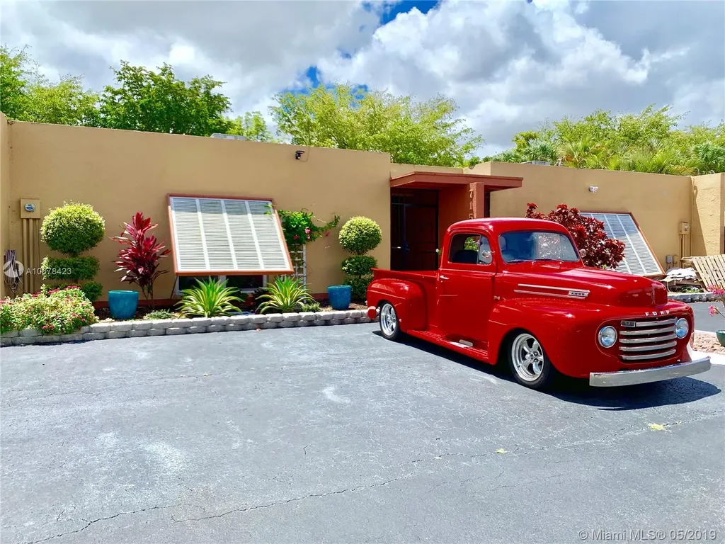 7156 Ballantrae Court Miami Lakes FL 33014