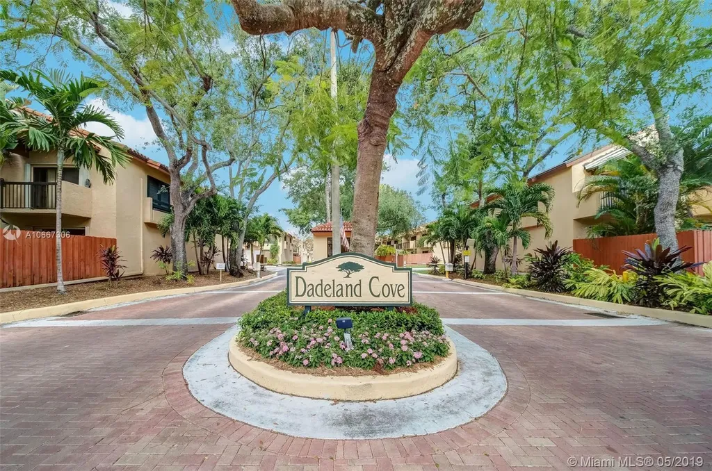 10071 SW 77th Court Miami FL 33156