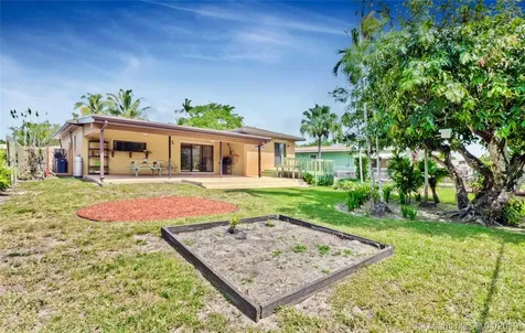 1138 Dove Avenue Miami Springs FL 33166