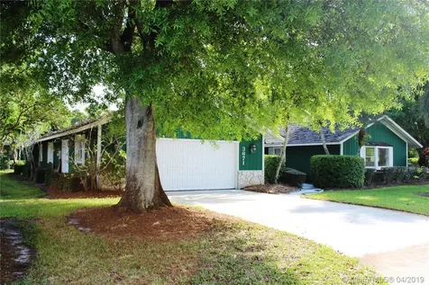 3671 SE Fairway W Stuart FL 34997