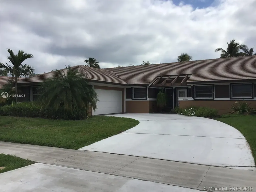 5720 W Waterford Drive Davie FL 33331
