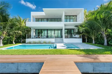 1610 S Treasure Drive North Bay Village FL 33141