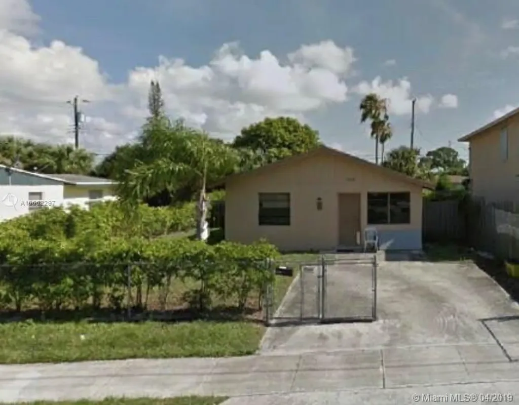 1626 W 15th Street Riviera Beach FL 33404