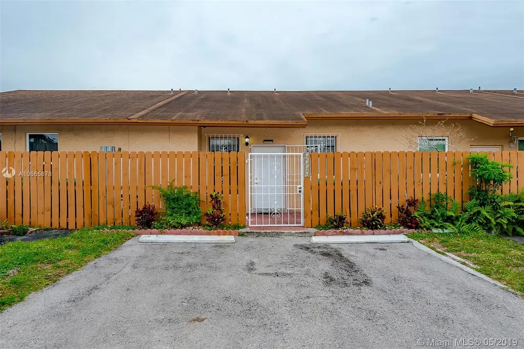 6746 NW 192nd Lane Hialeah FL 33015