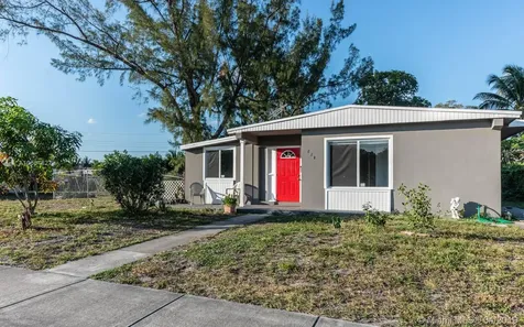 221 NE 42nd Street Deerfield Beach FL 33064