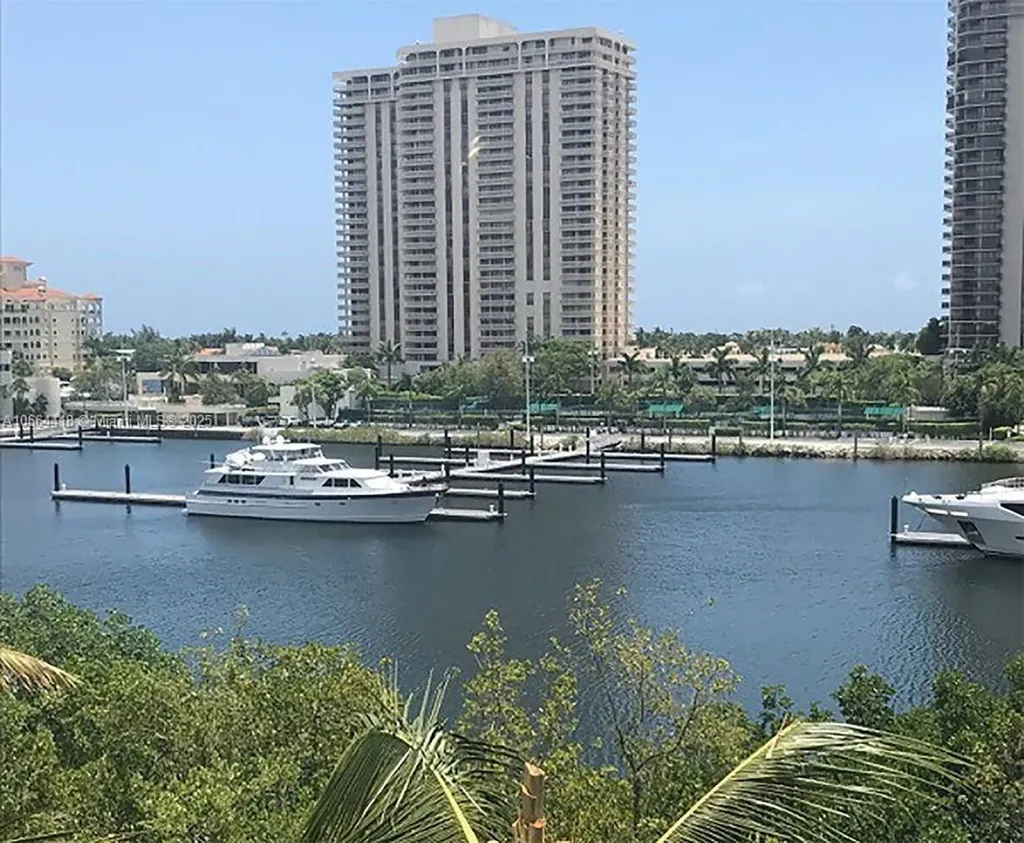19701 E Country Club Drive Aventura FL 33180