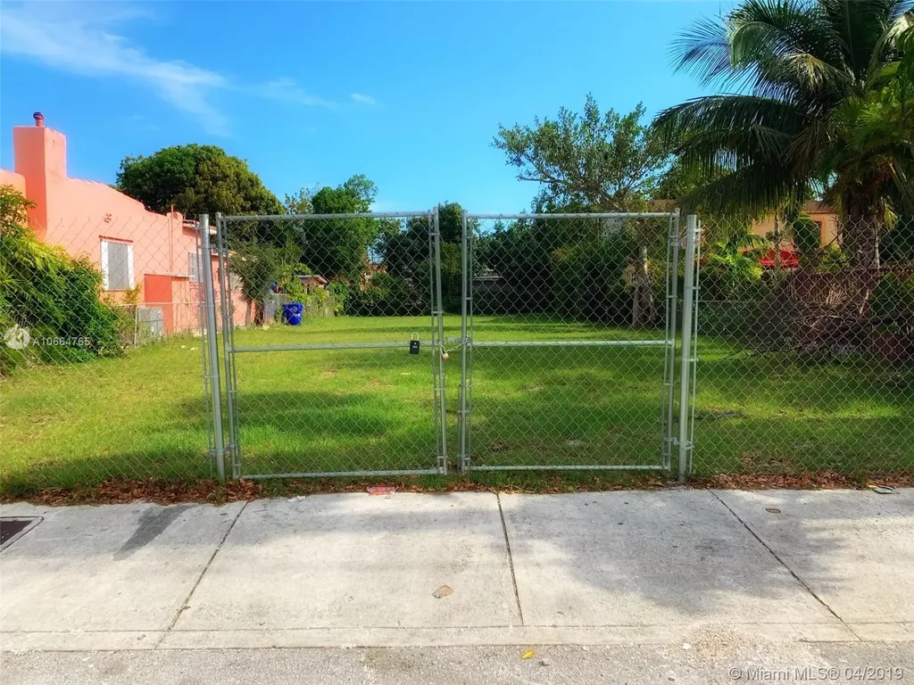 1860 NW 5th Street Miami FL 33125