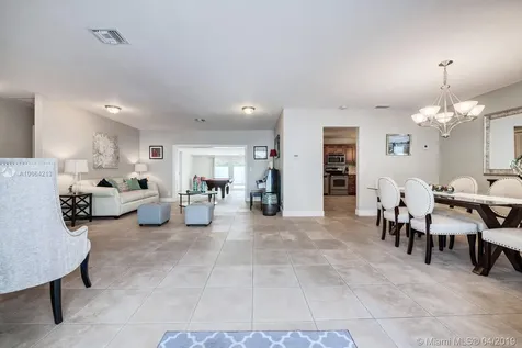 9004 SW 56th Street Miami FL 33165
