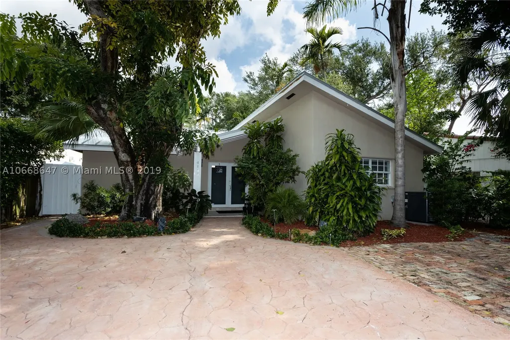 4135 Ventura Avenue Miami FL 33133