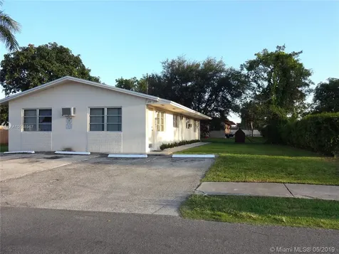 213-215 SW 10th Street Hallandale Beach FL 33009