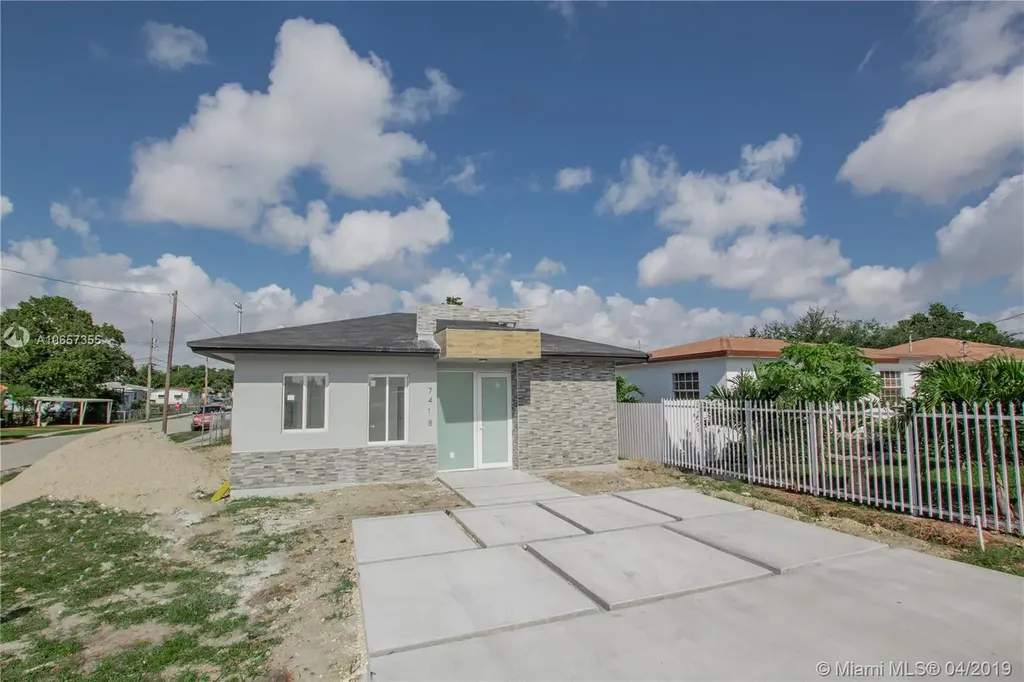 7418 NW 17th Court Miami FL 33147