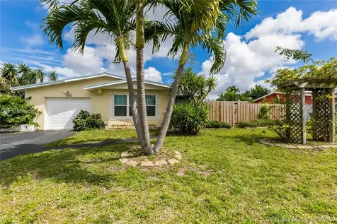 7151 SW 12th Street Pembroke Pines FL 33023