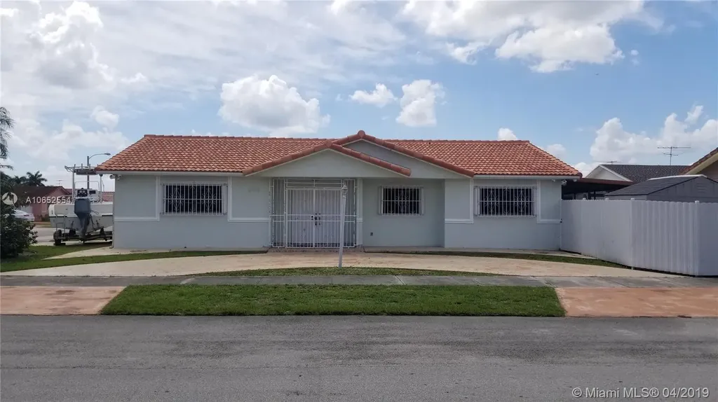 2705 W 70th Place Hialeah FL 33016