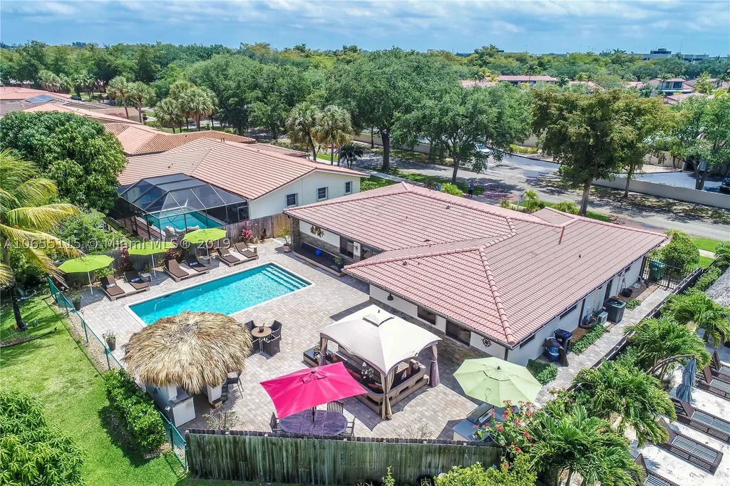 8321 Dundee Terrace Miami Lakes FL 33016
